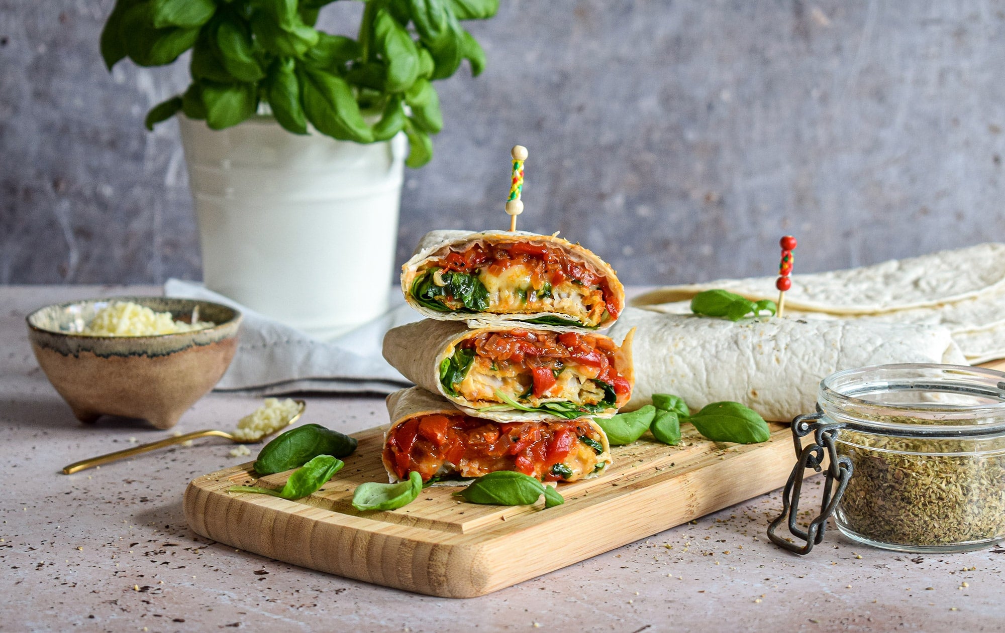 Wrap met Kombino Tomaat & Mozzarella en paprikasaus 