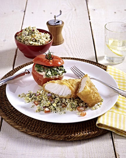 Suprême de Cabillaud pané et tomates farcies aux épinards hachés Boursin & blé tendre 