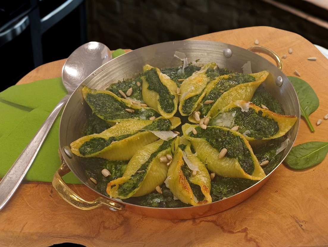 Pâtes coquilles farcies aux épinards hachés et oignons