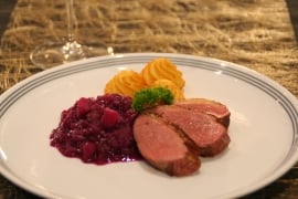 Poitrine de canard, Choux rouges aux pommes et Pommes Duchesse 