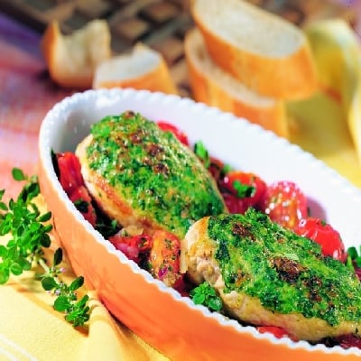 Kippenborst met een spinazielaag