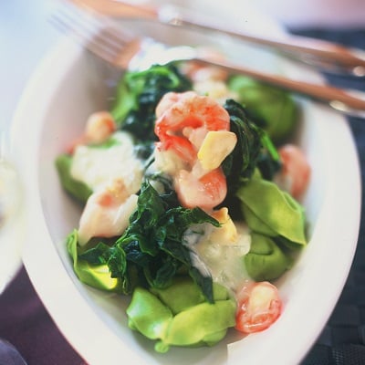 Groene ravioli met bladspinazie en pittige garnalen